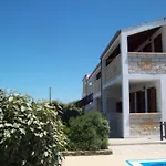 לינה וארוחת בוקר La 3*