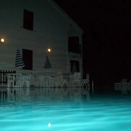 فندق مبيت وإفطار La 3*